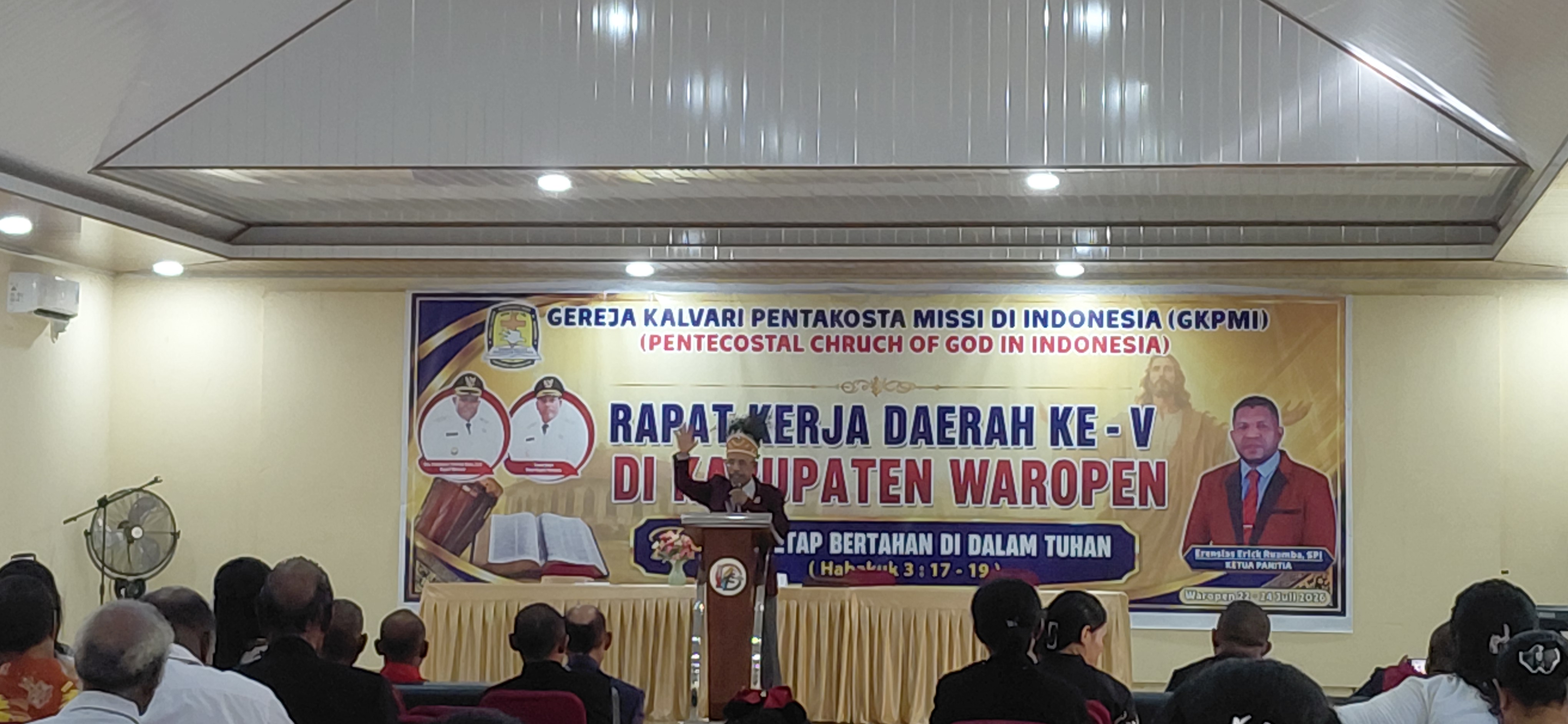 Pdt. Ans Siliba Pimpin Ibadah Pembukaan Rakerda V GKPMI Papua: Ajak Umat Tetap Bertahan di Dalam Tuhan